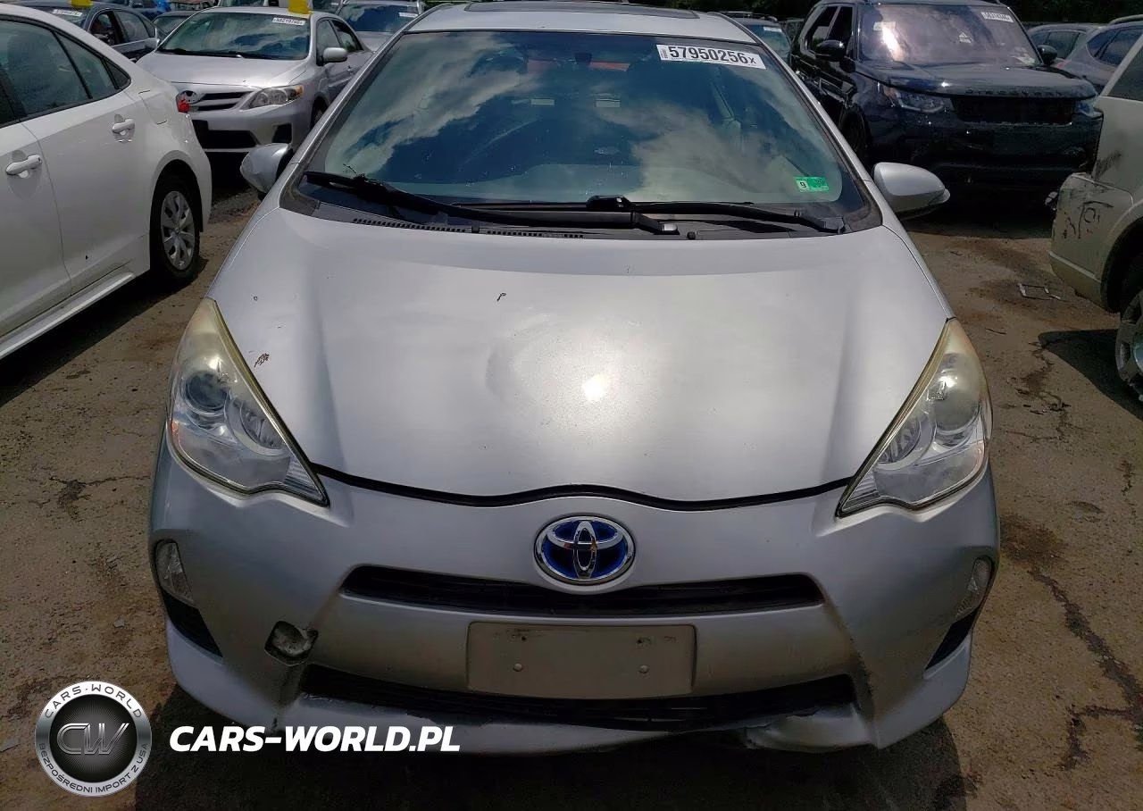 2014 Toyota Prius C Three VIN:JTDKDTB33E1067523 - 5