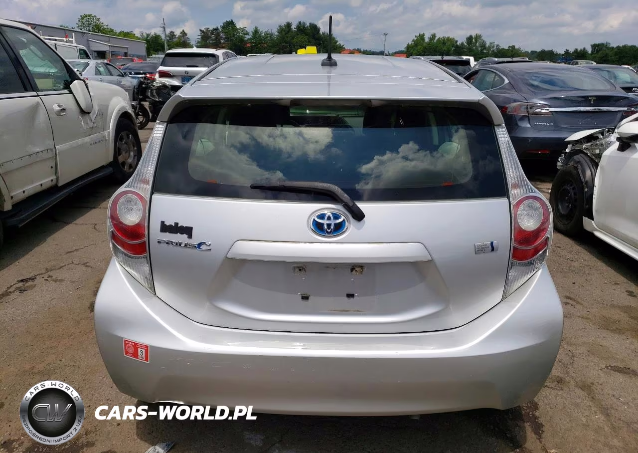 2014 Toyota Prius C Three VIN:JTDKDTB33E1067523 - 6