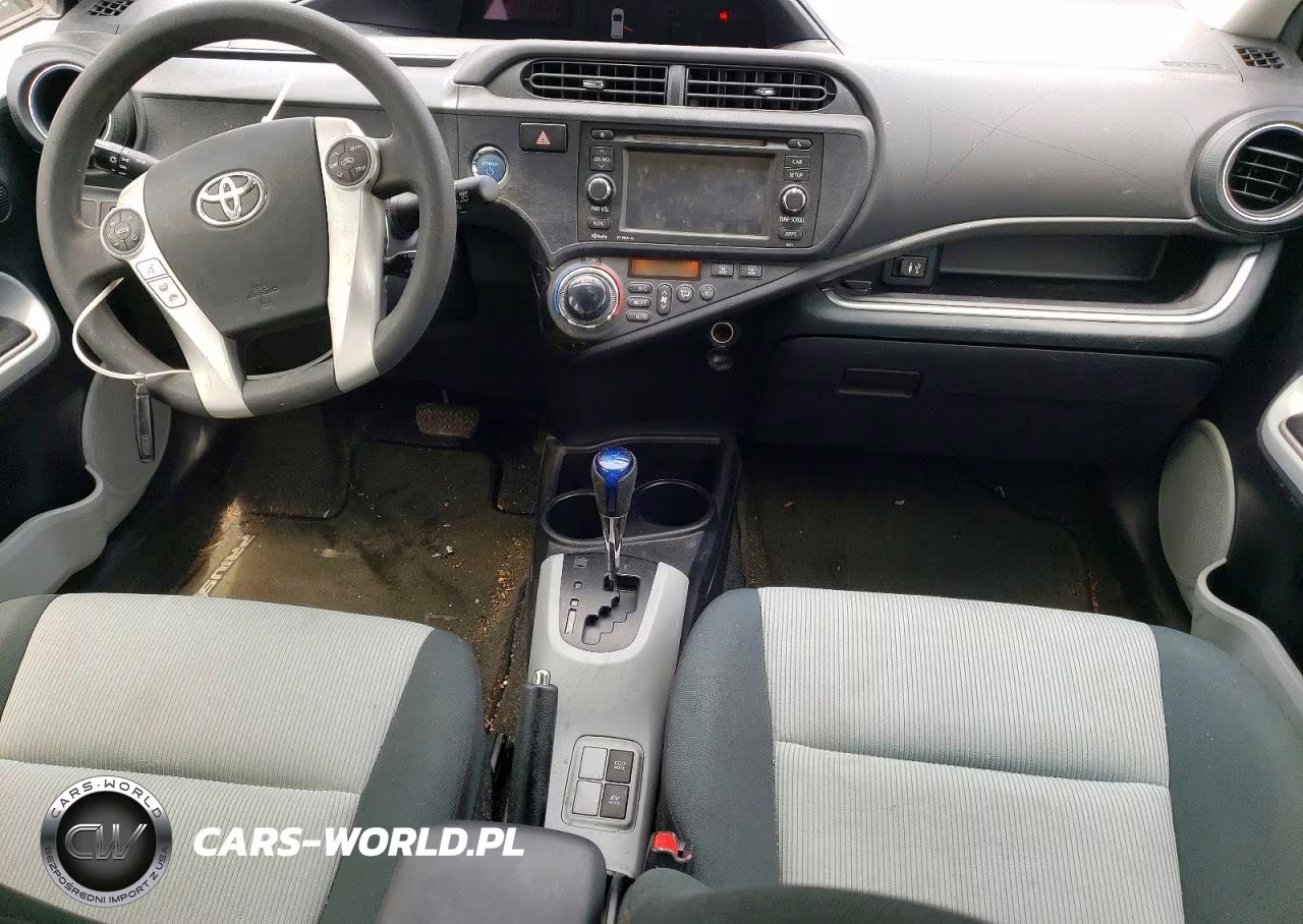 2014 Toyota Prius C Three VIN:JTDKDTB33E1067523 - 8