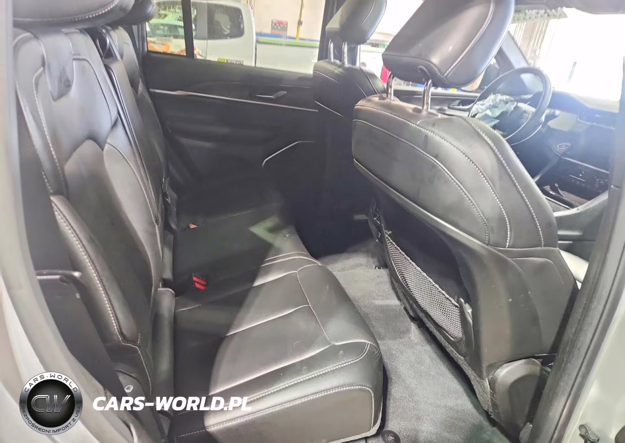 2025 Jeep Grand Cherokee 4Xe VIN:1C4RJYB63S8700930 - 11
