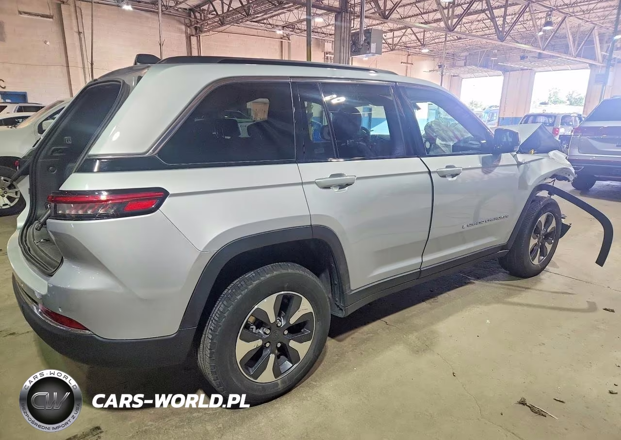 2025 Jeep Grand Cherokee 4Xe VIN:1C4RJYB63S8700930 - 3
