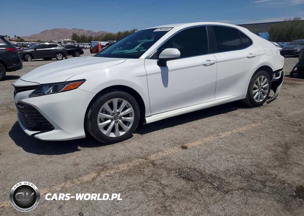 2018 Toyota Camry Le – zdjęcie 1 z 13