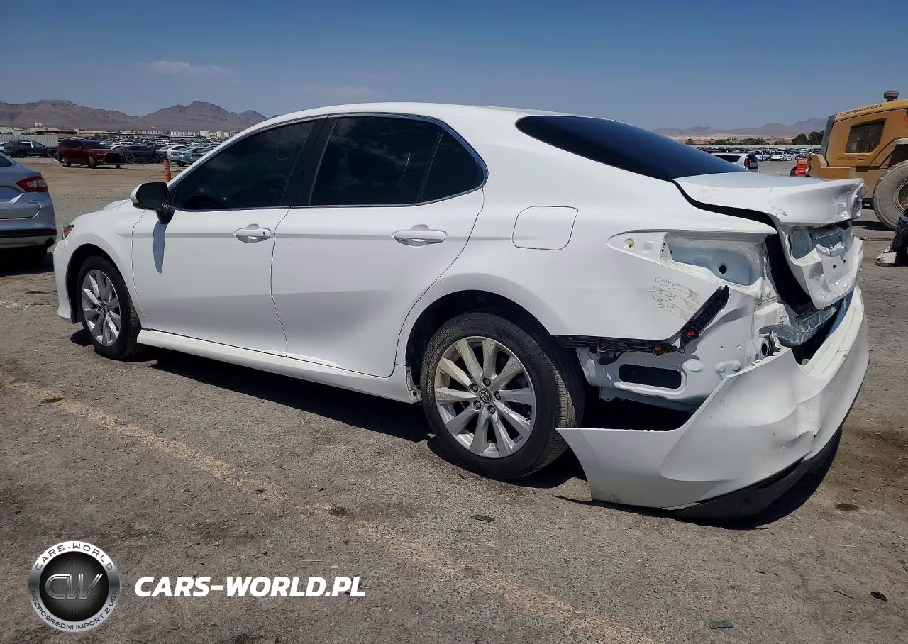 2018 Toyota Camry Le VIN:4T1B11HK6JU613232 - 2