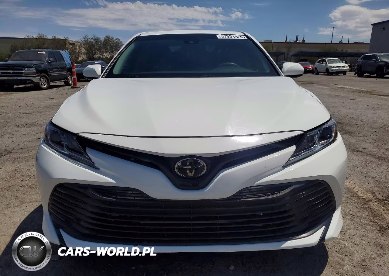 2018 Toyota Camry Le VIN:4T1B11HK6JU613232 - 5