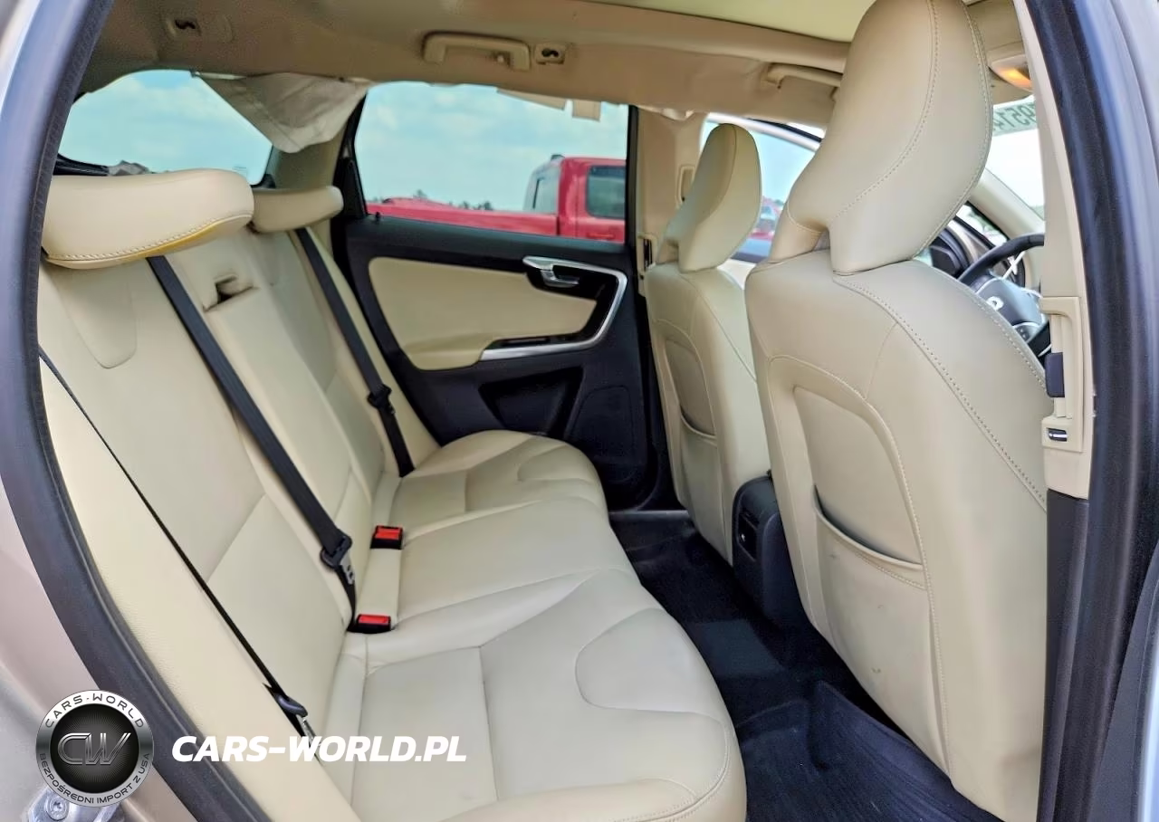 2016 Volvo Xc60 T5 Premier VIN:YV440MDK7G2853432 - 10