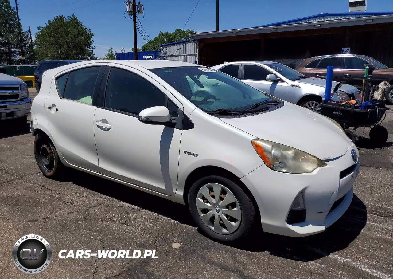 2013 Toyota Prius C Two VIN:JTDKDTB32D1539371 - 4