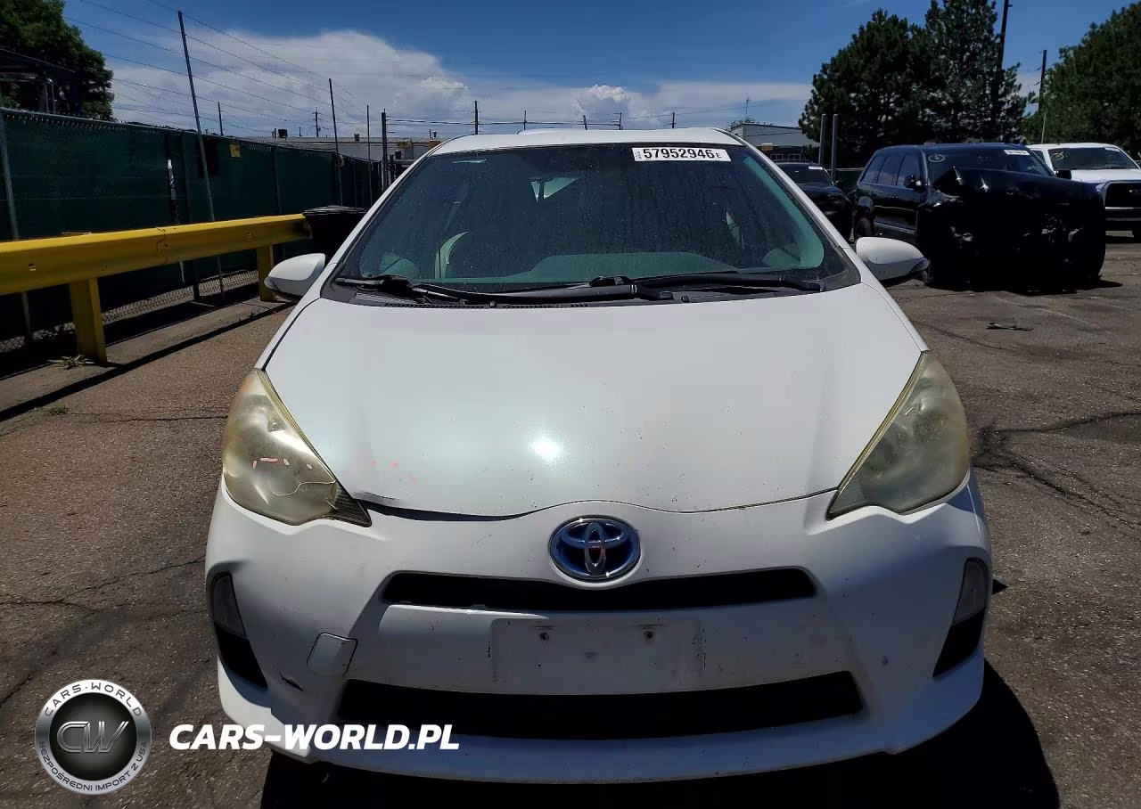 2013 Toyota Prius C Two VIN:JTDKDTB32D1539371 - 5