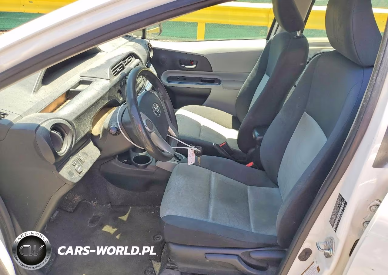 2013 Toyota Prius C Two VIN:JTDKDTB32D1539371 - 7