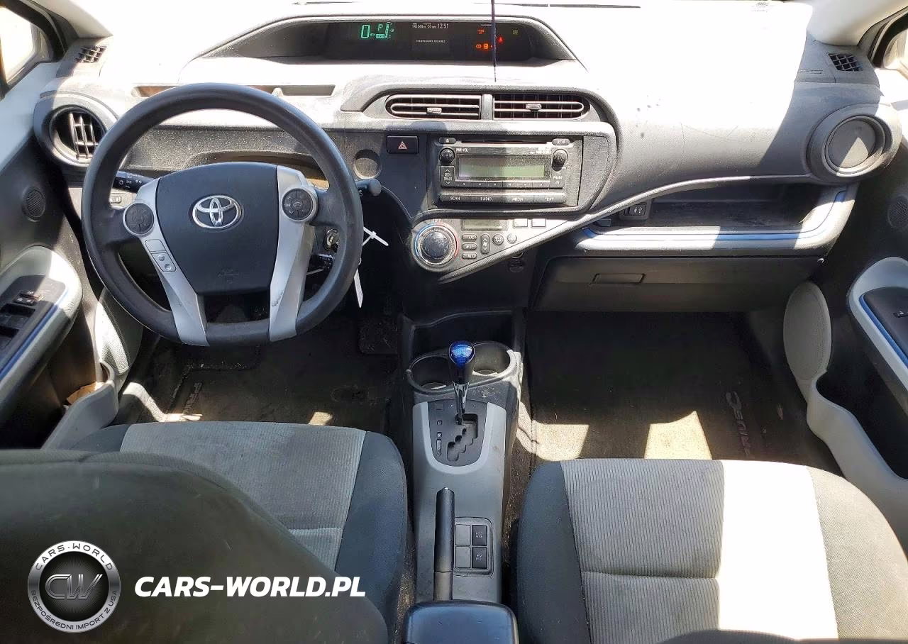 2013 Toyota Prius C Two VIN:JTDKDTB32D1539371 - 8