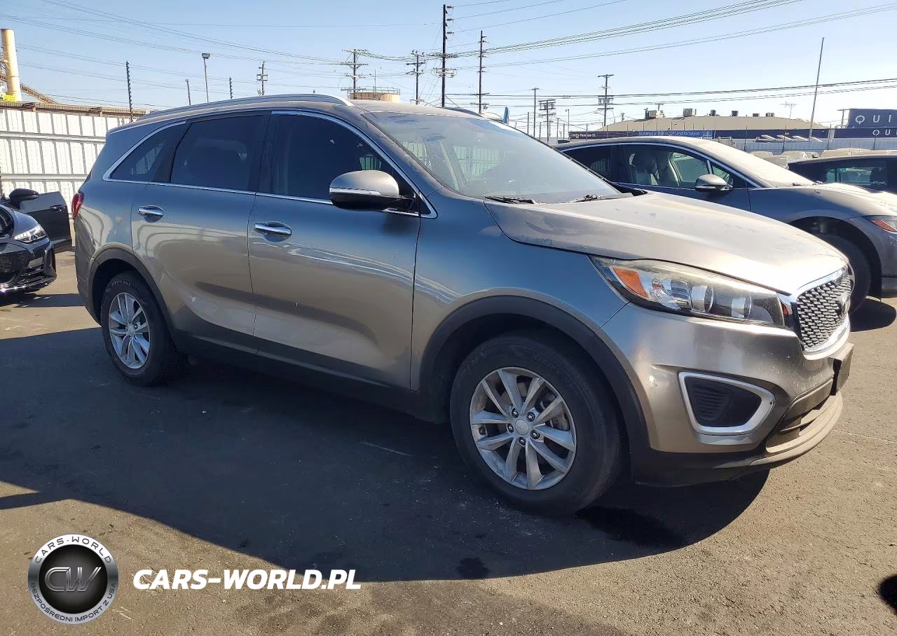 2016 Kia Sorento Lx V6 VIN:5XYPG4A54GG160379 - 4