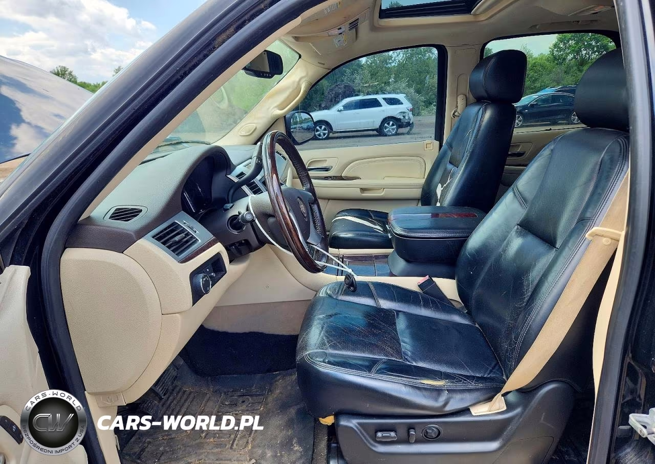 2007 Cadillac Escalade Luxury VIN:1GYFK63827R199206 - 7