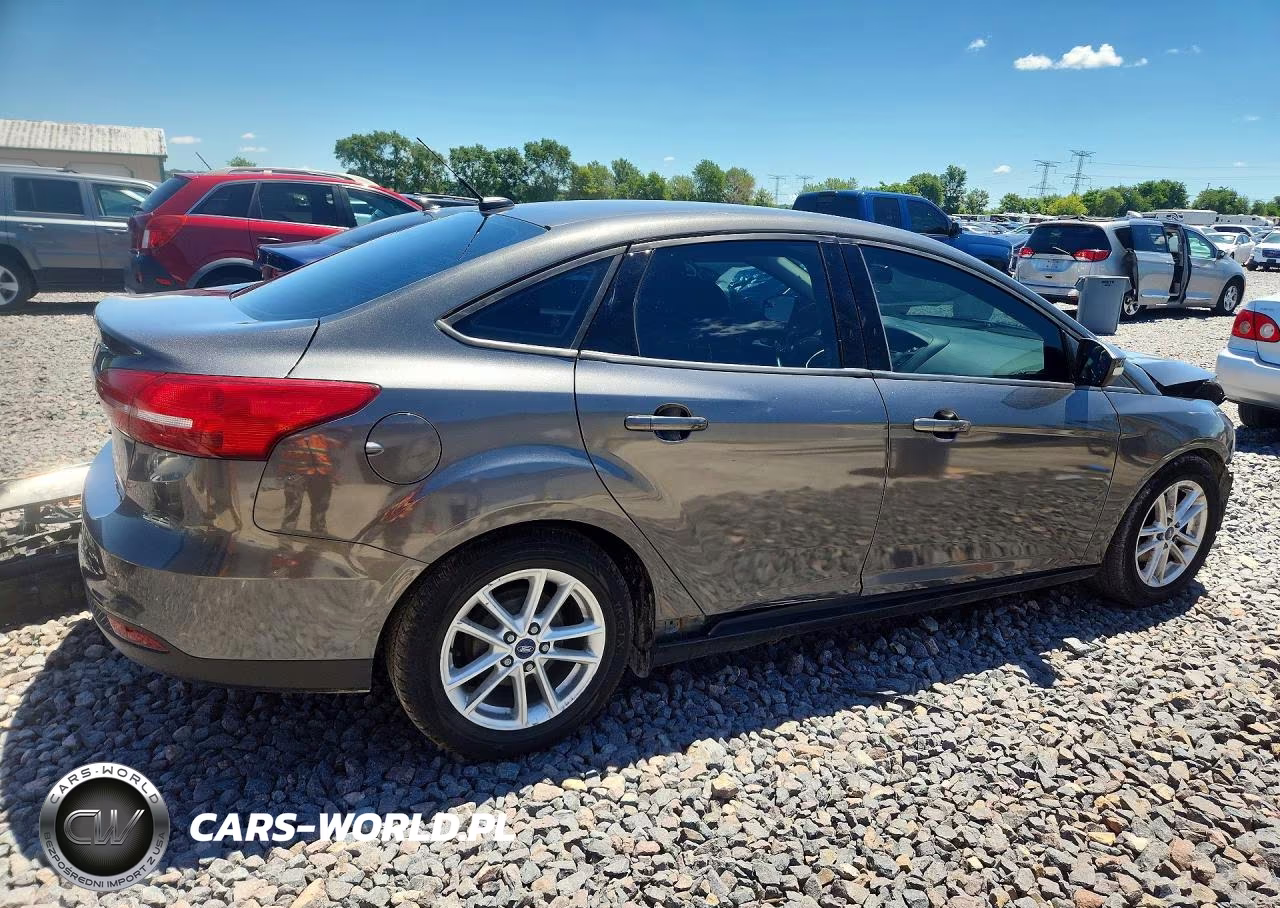 2016 Ford Focus Se VIN:1FADP3F22GL403094 - 3