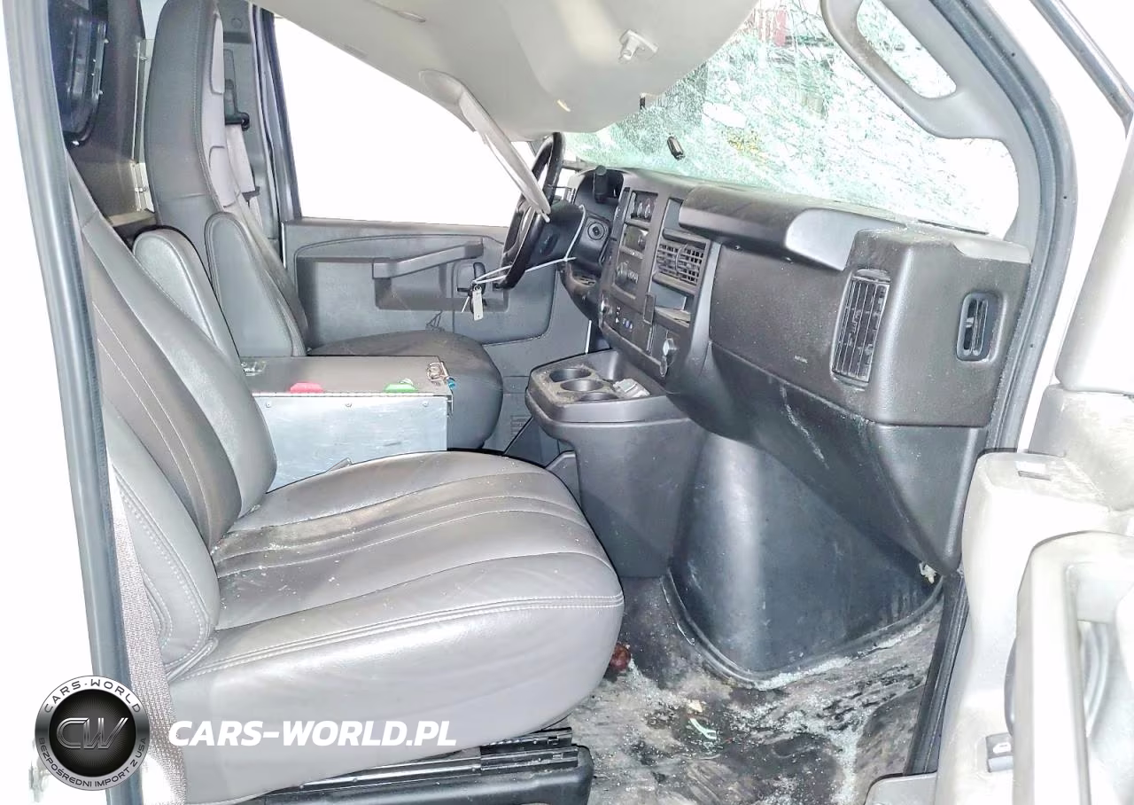 2023 Chevrolet Express G2500 VIN:1GCWGAFP2P1232832 - 7
