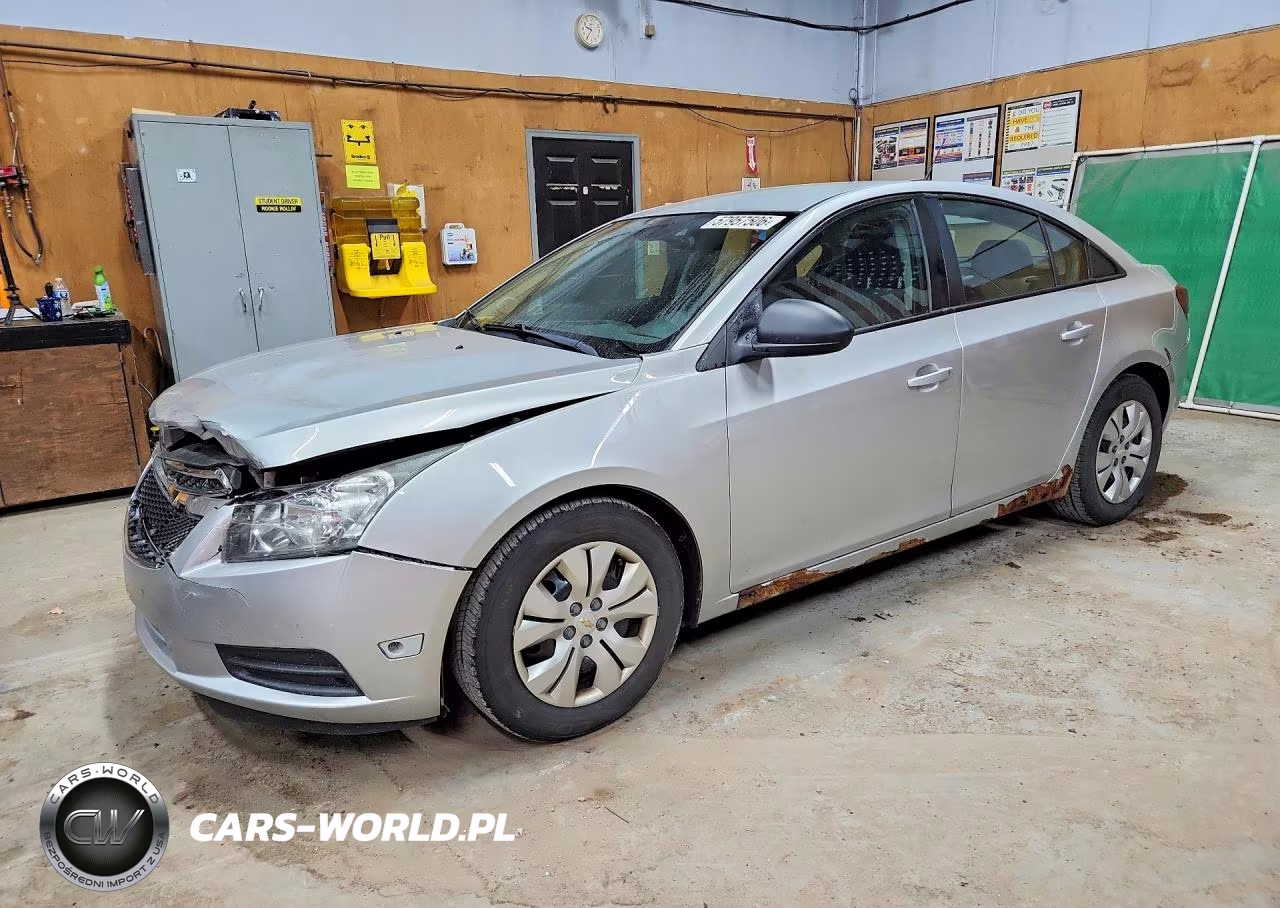 2013 Chevrolet Cruze Ls – zdjęcie 1 z 12
