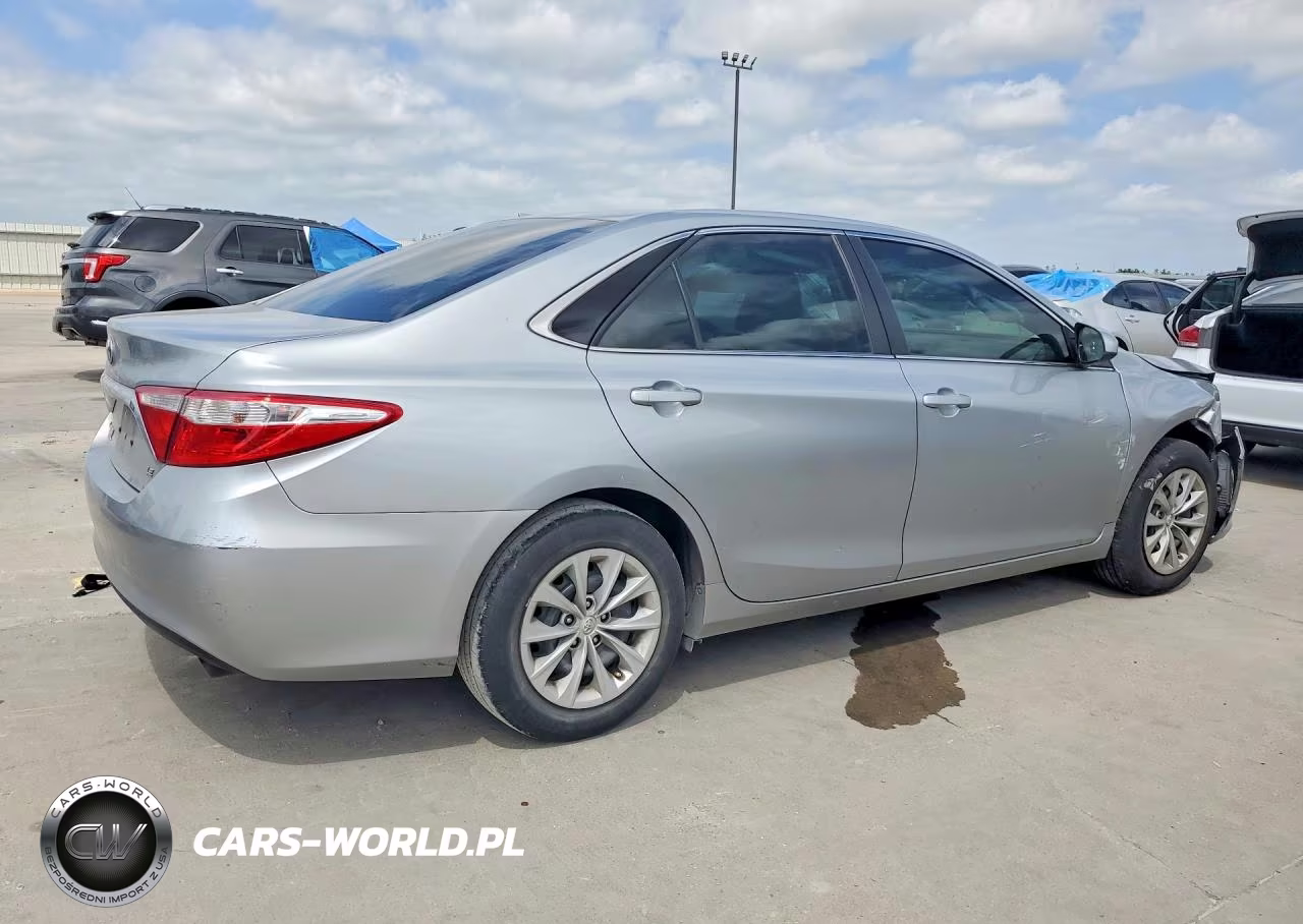 2015 Toyota Camry Le VIN:4T4BF1FK2FR477411 - 3