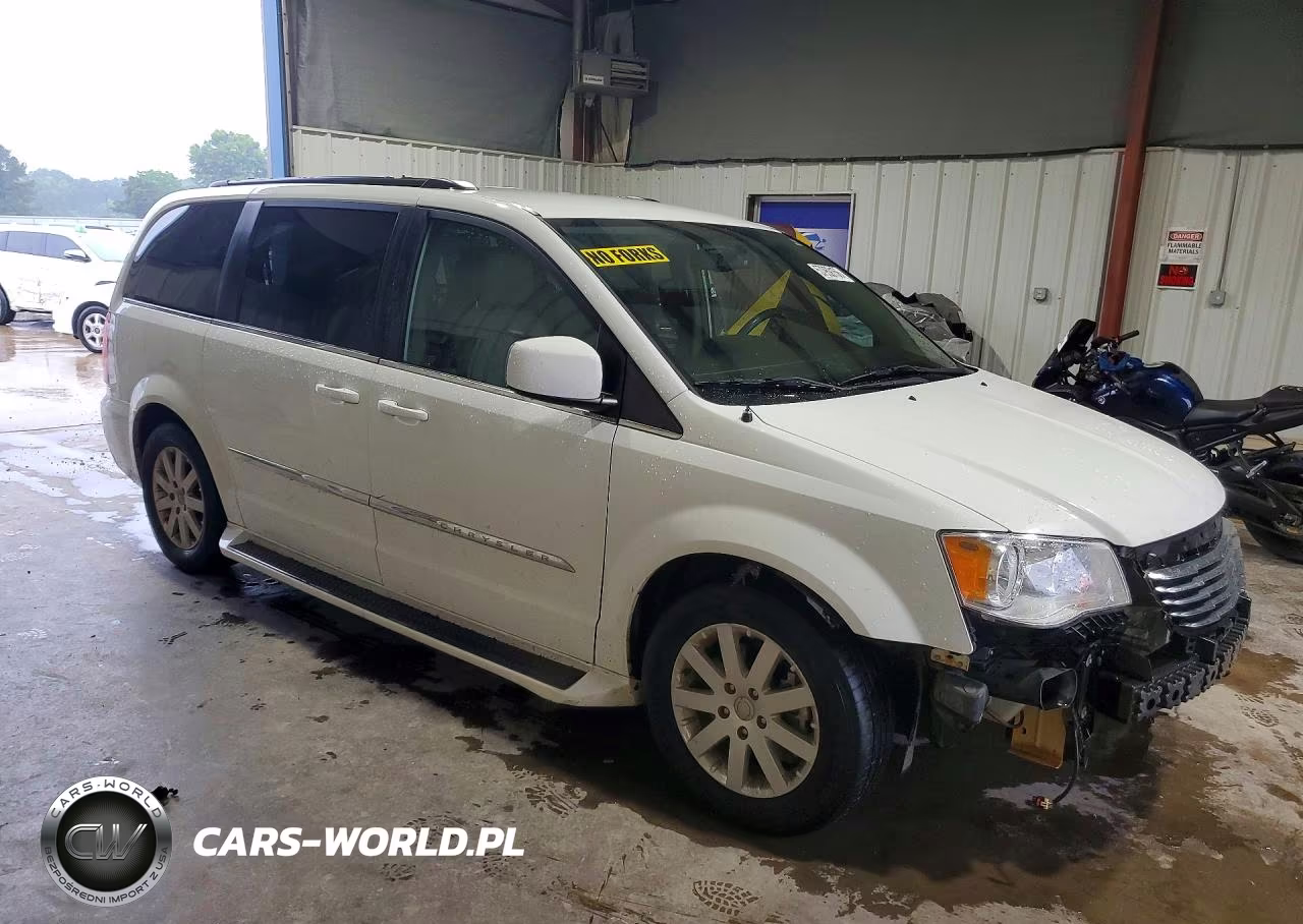 2016 Chrysler Town & Country Touring VIN:2C4RC1BGXGR248092 - 4