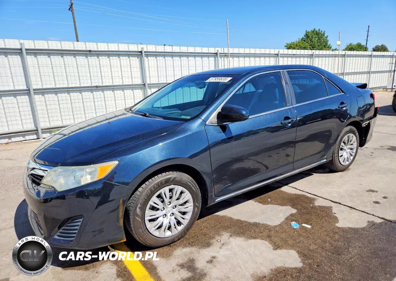 2014 Toyota Camry Le – zdjęcie 1 z 12