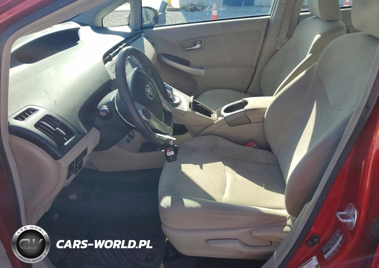 2013 Toyota Prius Two VIN:JTDKN3DU5D5667163 - 7