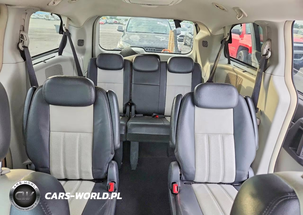 2010 Chrysler Town & Country Touring VIN:2A4RR5D12AR273794 - 10