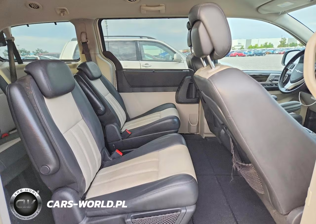 2010 Chrysler Town & Country Touring VIN:2A4RR5D12AR273794 - 11