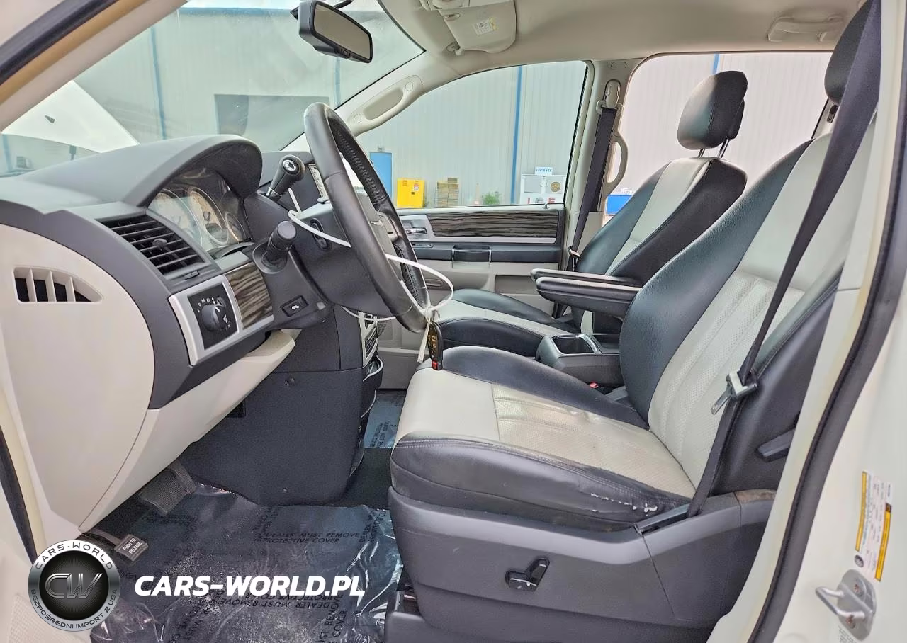 2010 Chrysler Town & Country Touring VIN:2A4RR5D12AR273794 - 7