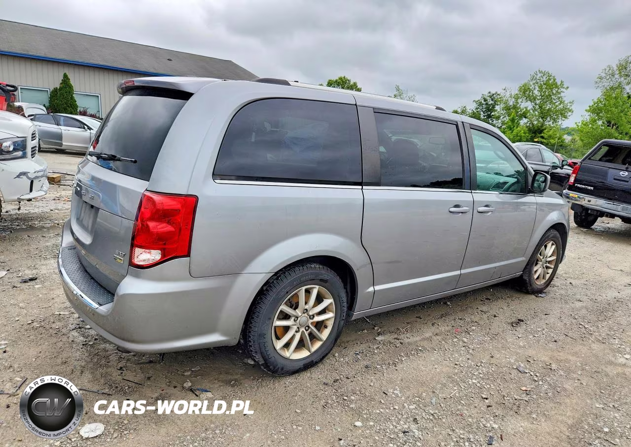2018 Dodge Grand Caravan Sxt VIN:2C4RDGCG8JR266449 - 3