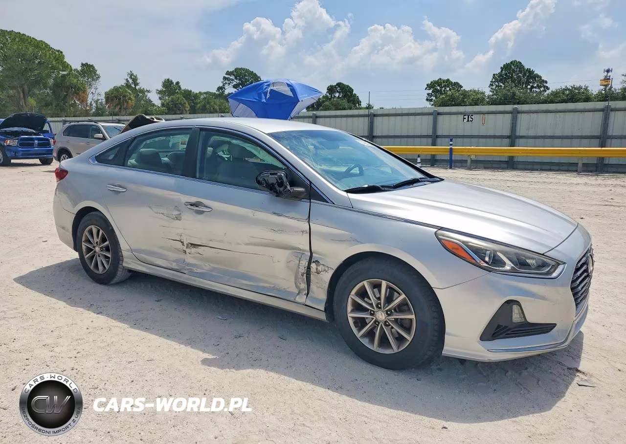 2018 Hyundai Sonata Se VIN:5NPE24AF4JH717628 - 4