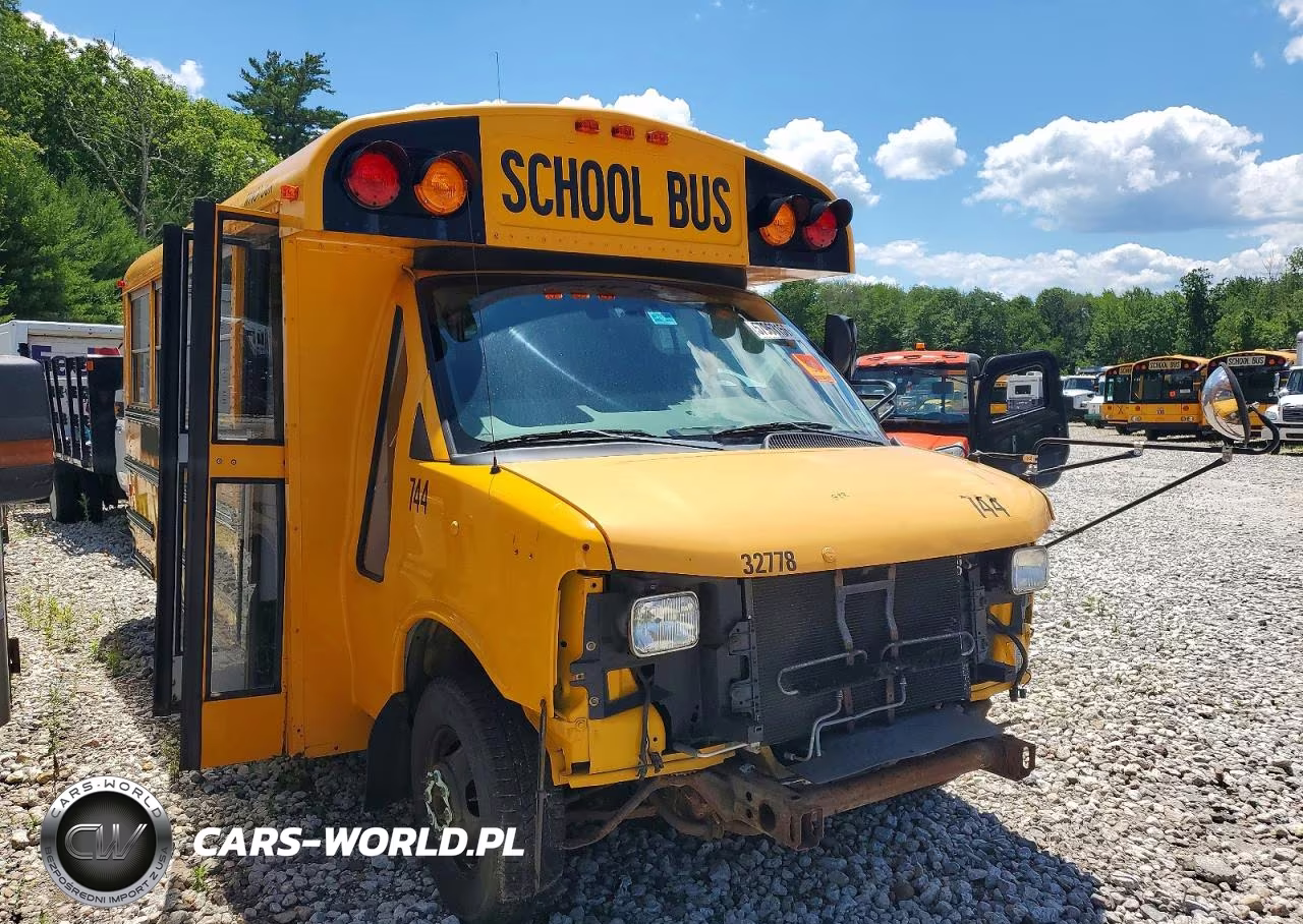 2014 Chevrolet Express G3 - School Bus – zdjęcie 1 z 10