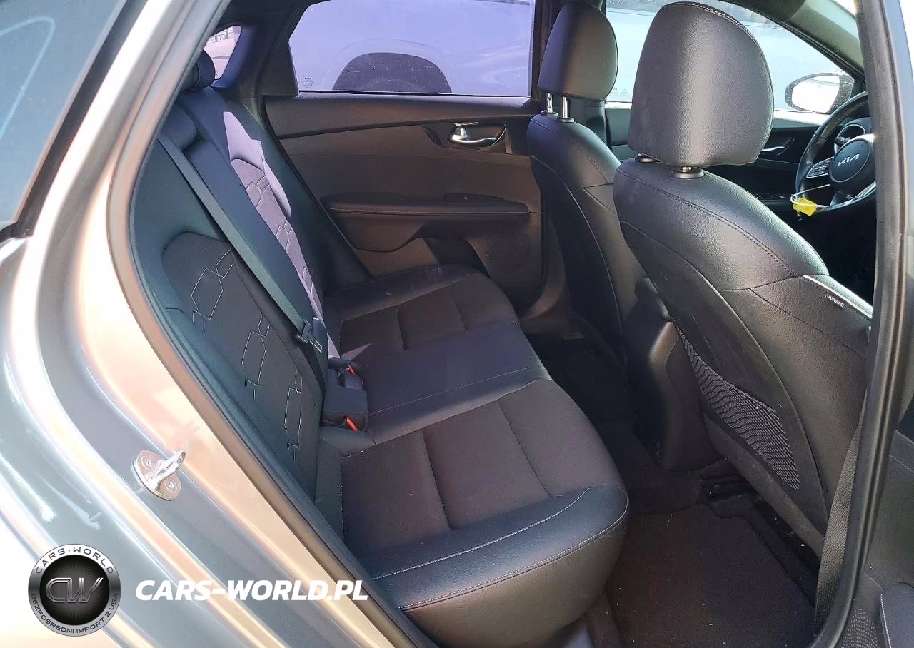 2023 Kia Forte Gt Line VIN:3KPF54AD4PE594114 - 10