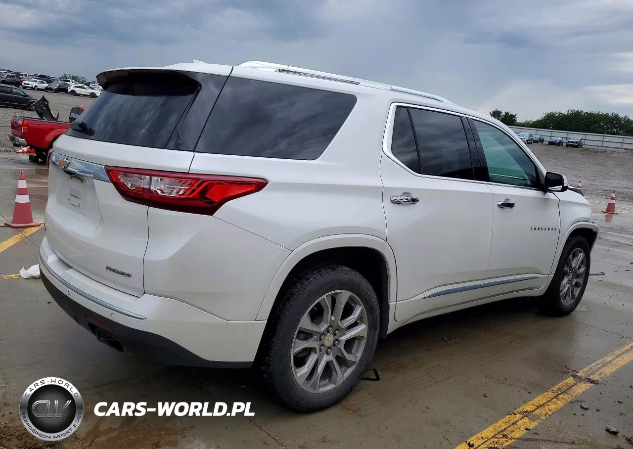 2021 Chevrolet Traverse Premier VIN:1GNEVKKW9MJ253166 - 3