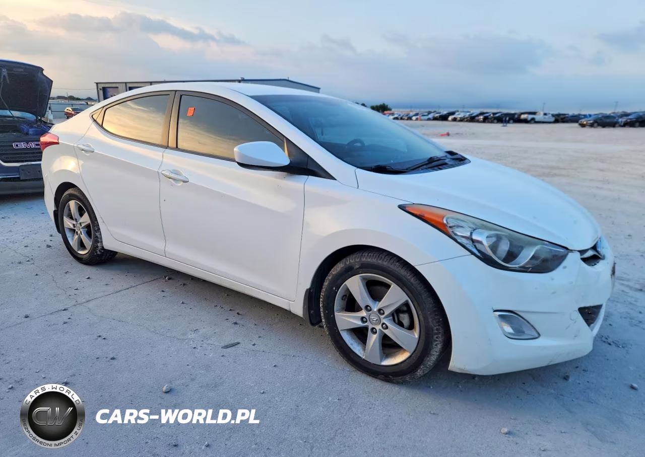 2013 Hyundai Elantra Gls VIN:5NPDH4AE6DH279703 - 4