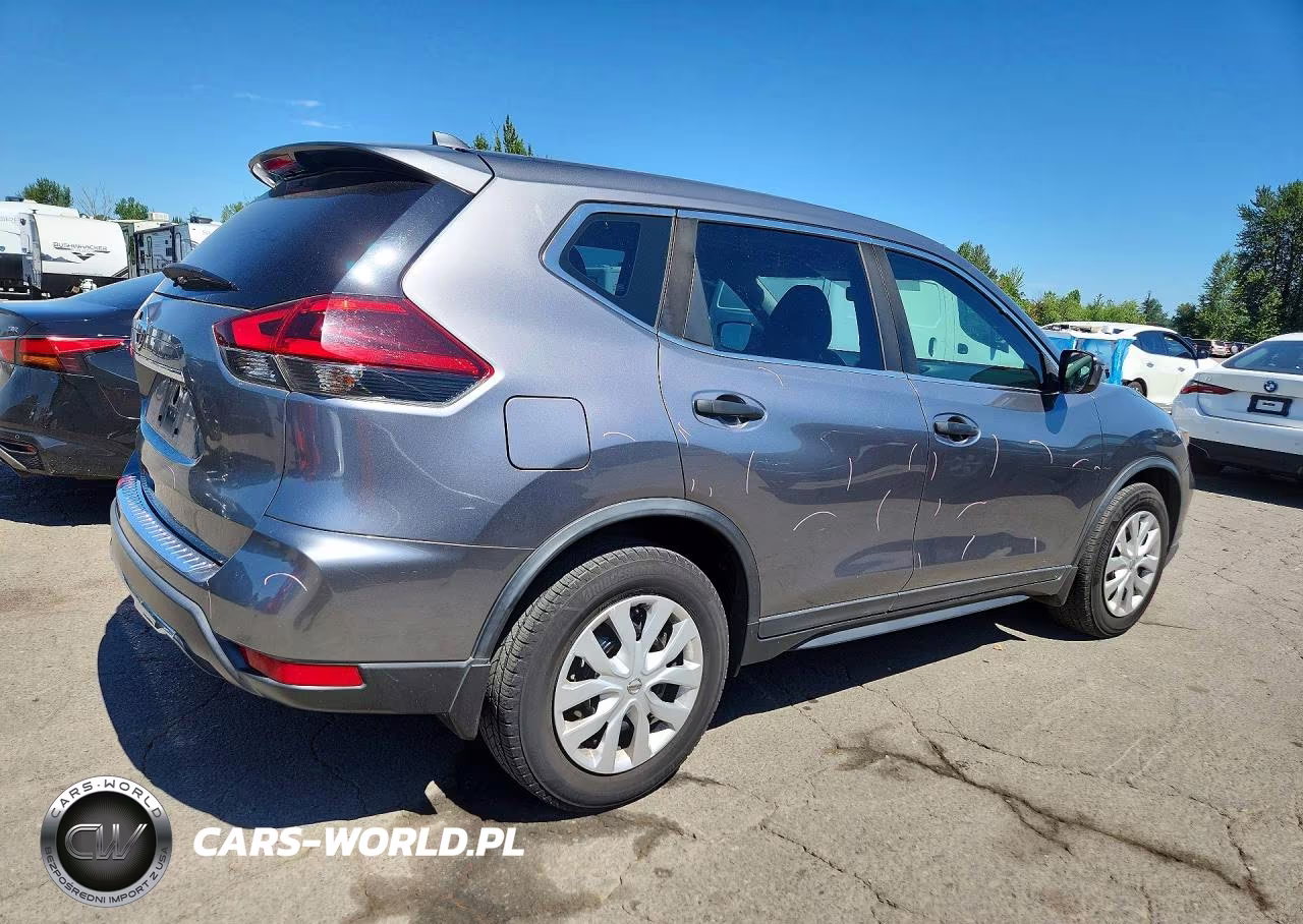2018 Nissan Rogue S VIN:KNMAT2MTXJP619239 - 3