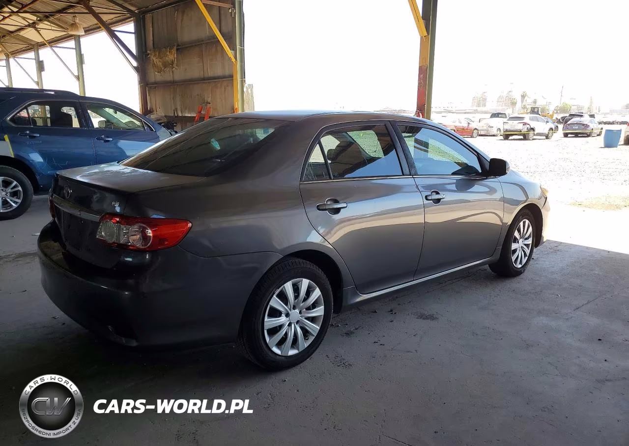 2013 Toyota Corolla Le VIN:5YFBU4EE8DP102585 - 3