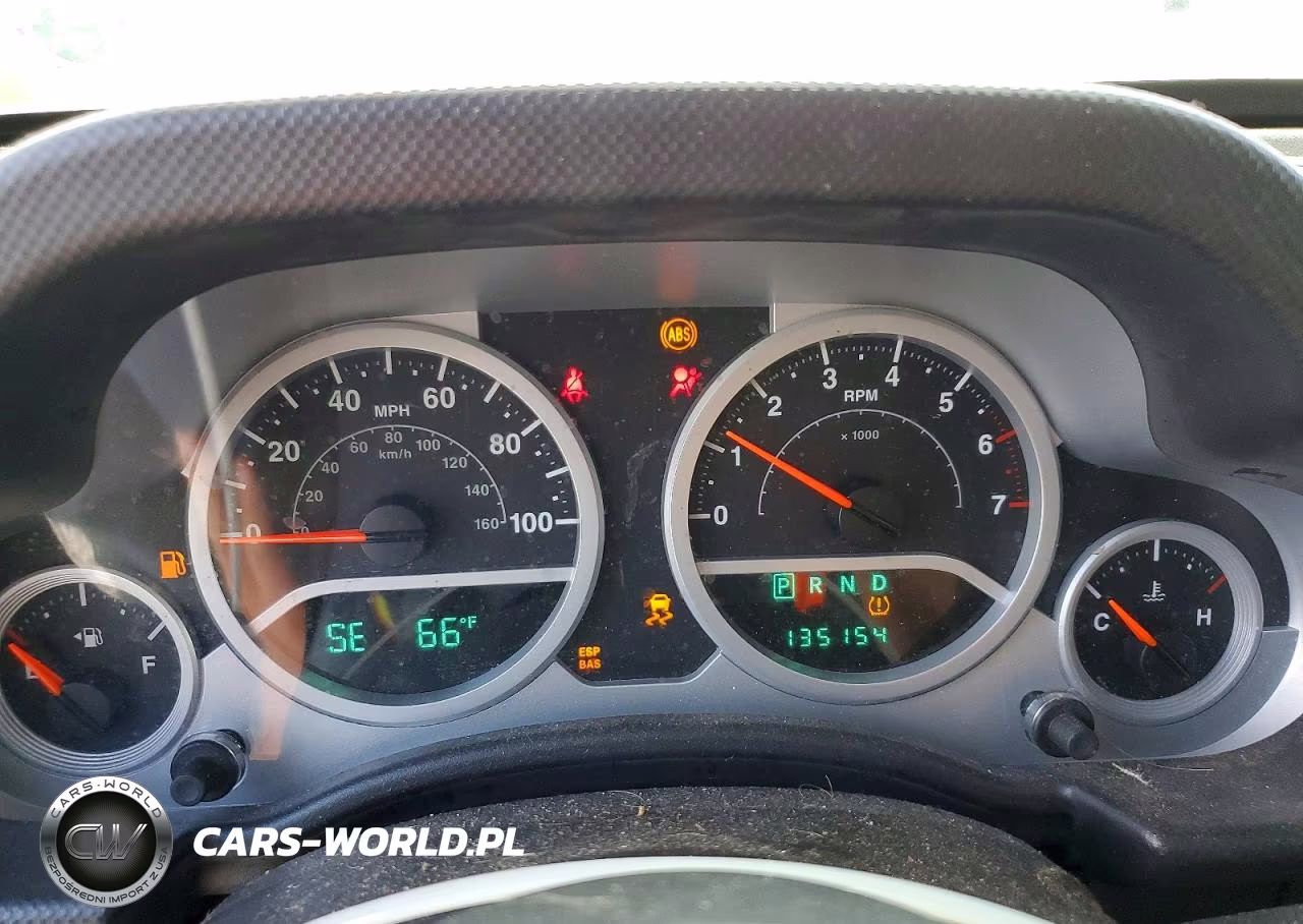2008 Jeep Wrangler Unlimited Sahara VIN:1J8GA59188L504822 - 9