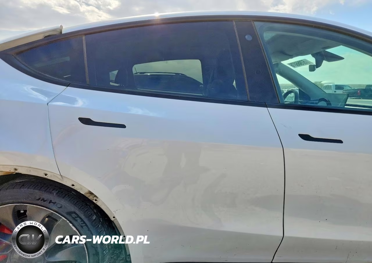 2021 Tesla Model Y VIN:5YJYGDEF2MF140898 - 10