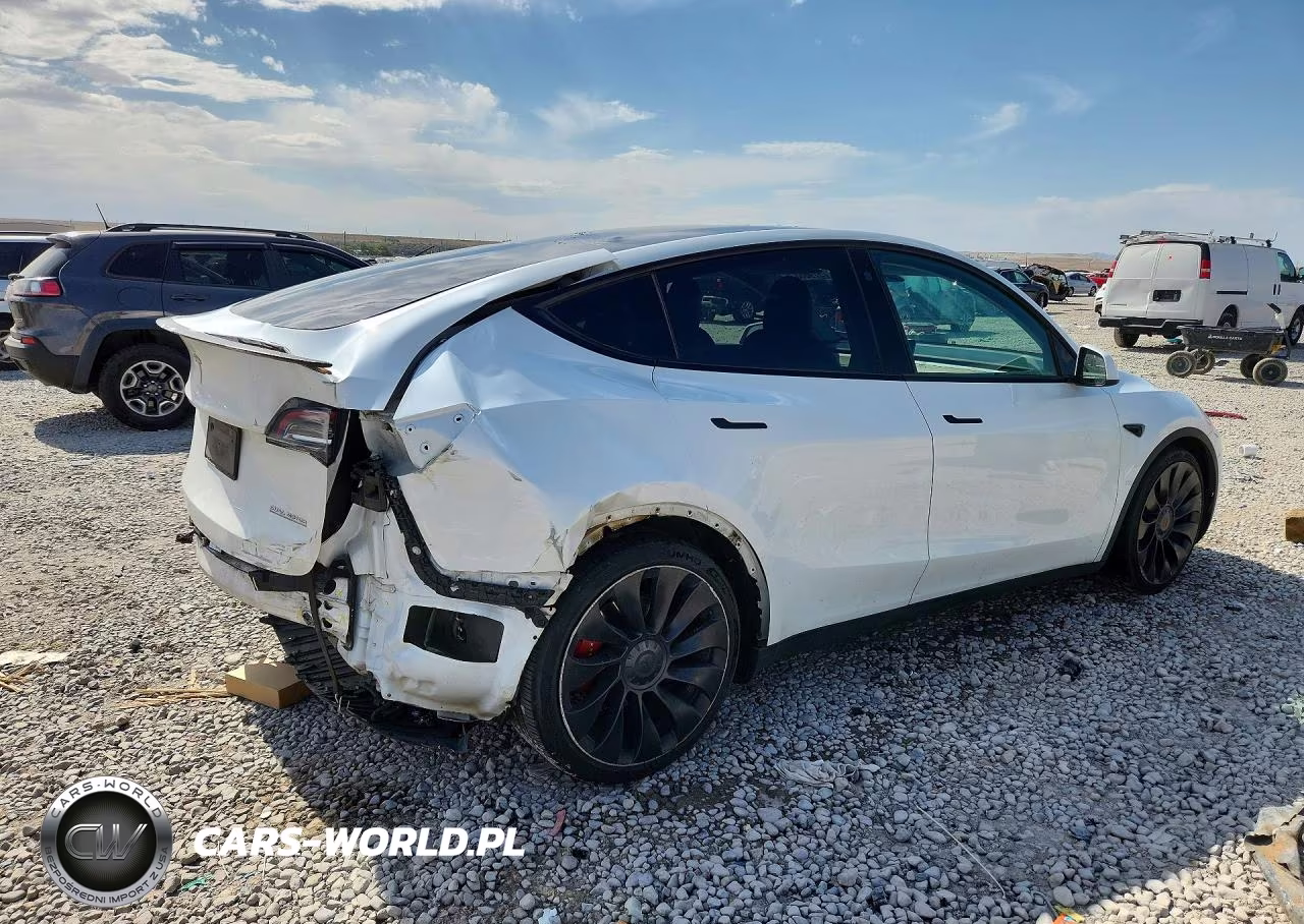 2021 Tesla Model Y VIN:5YJYGDEF2MF140898 - 3