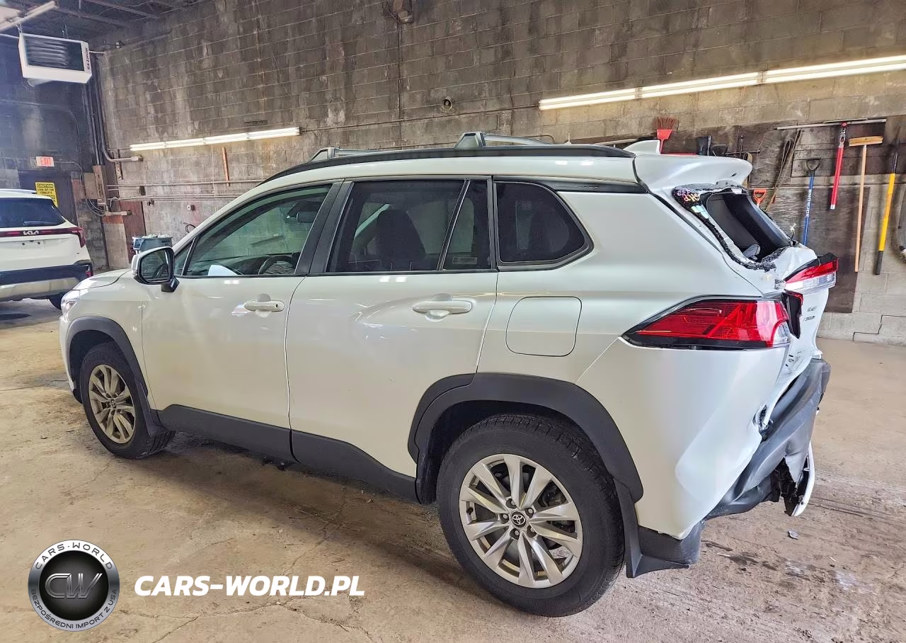 2022 Toyota Corolla Cross Le VIN:7MUCAABG4NV043213 - 2