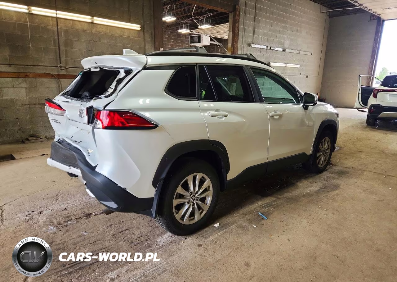 2022 Toyota Corolla Cross Le VIN:7MUCAABG4NV043213 - 3