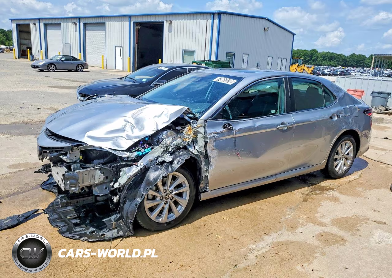 2024 Toyota Camry Le – zdjęcie 1 z 12