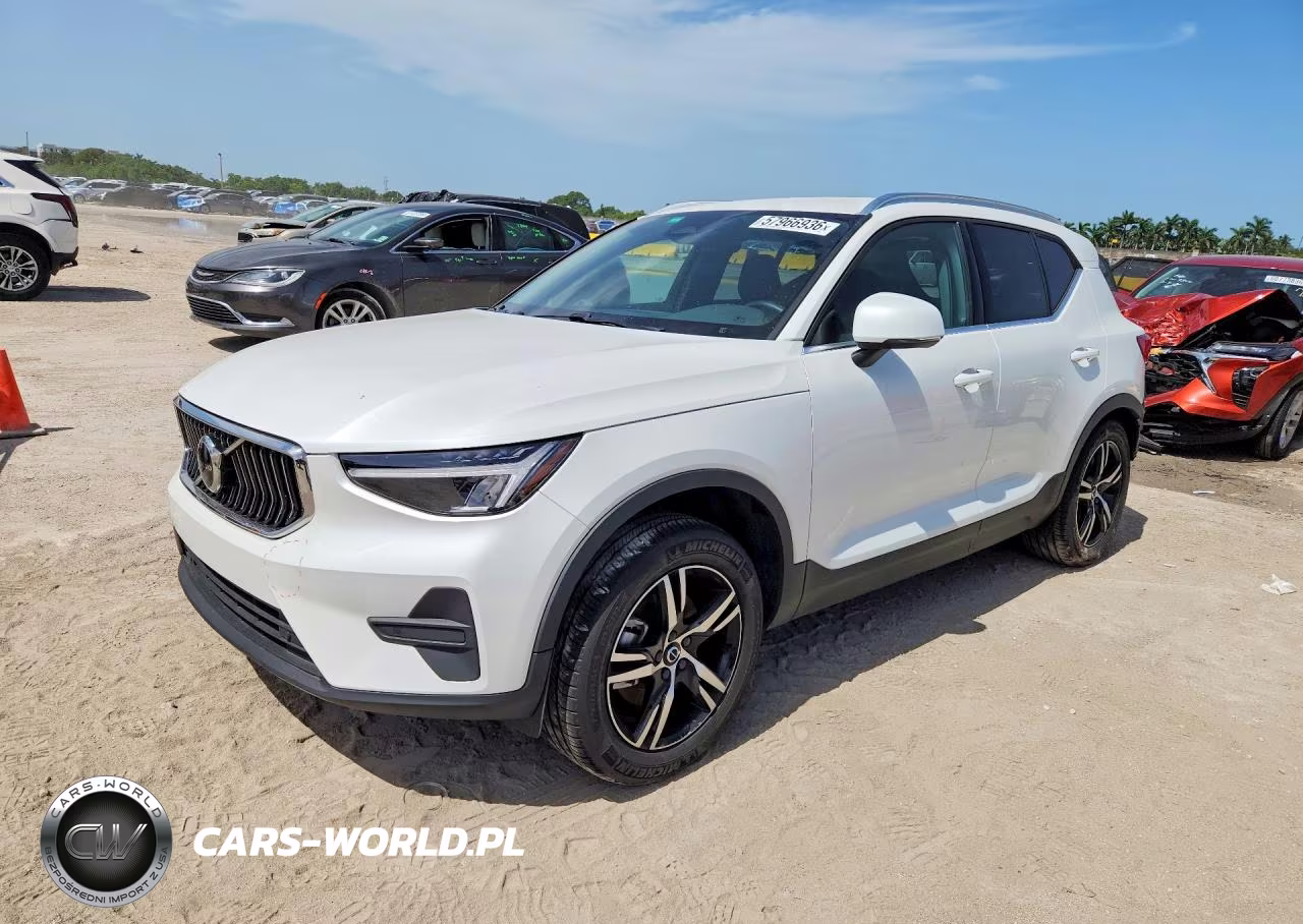 2025 Volvo Xc40 Core – zdjęcie 1 z 13