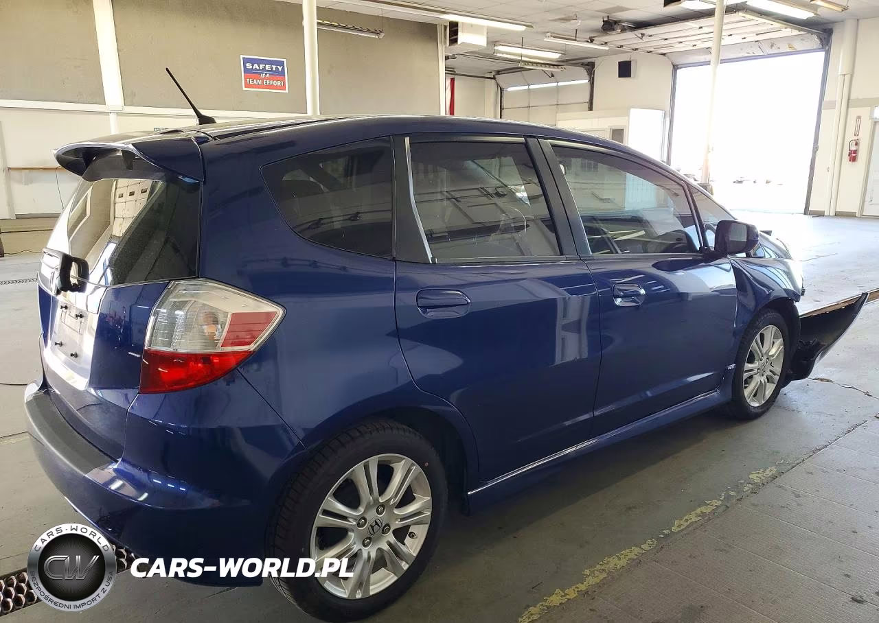 2011 Honda Fit Sport VIN:JHMGE8H55BC015303 - 3