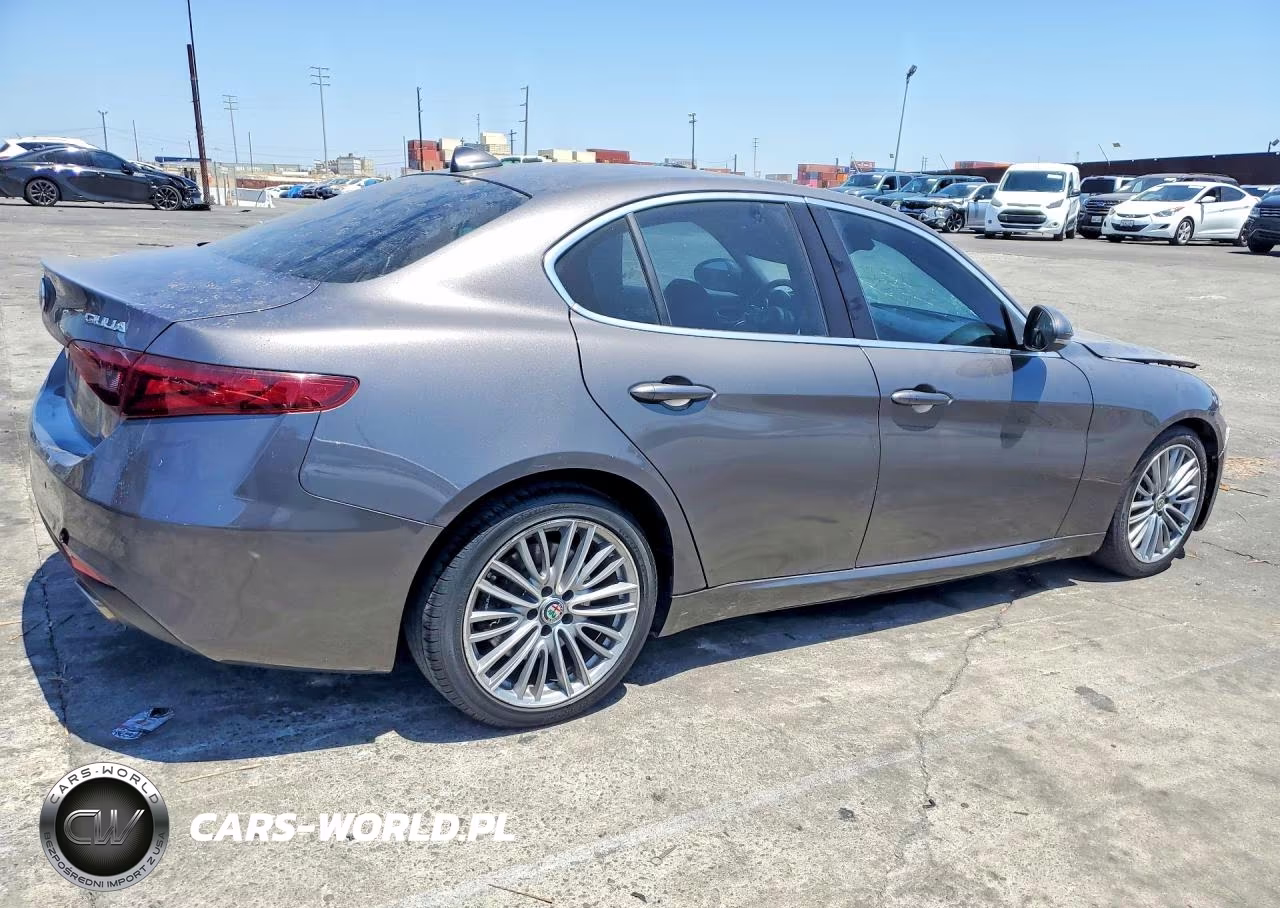 2017 Alfa Romeo Giulia Ti Q4 VIN:ZARFAEEN6H7528692 - 3