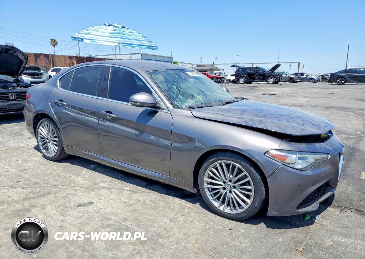 2017 Alfa Romeo Giulia Ti Q4 VIN:ZARFAEEN6H7528692 - 4