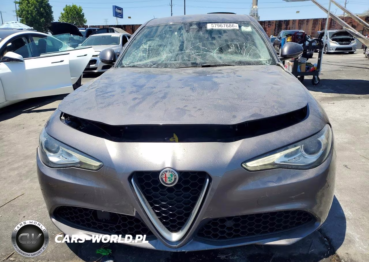 2017 Alfa Romeo Giulia Ti Q4 VIN:ZARFAEEN6H7528692 - 5