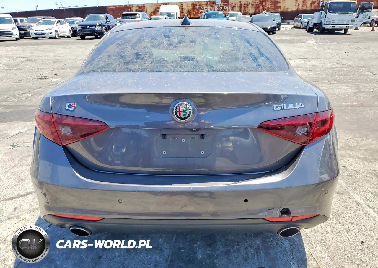 2017 Alfa Romeo Giulia Ti Q4 VIN:ZARFAEEN6H7528692 - 6