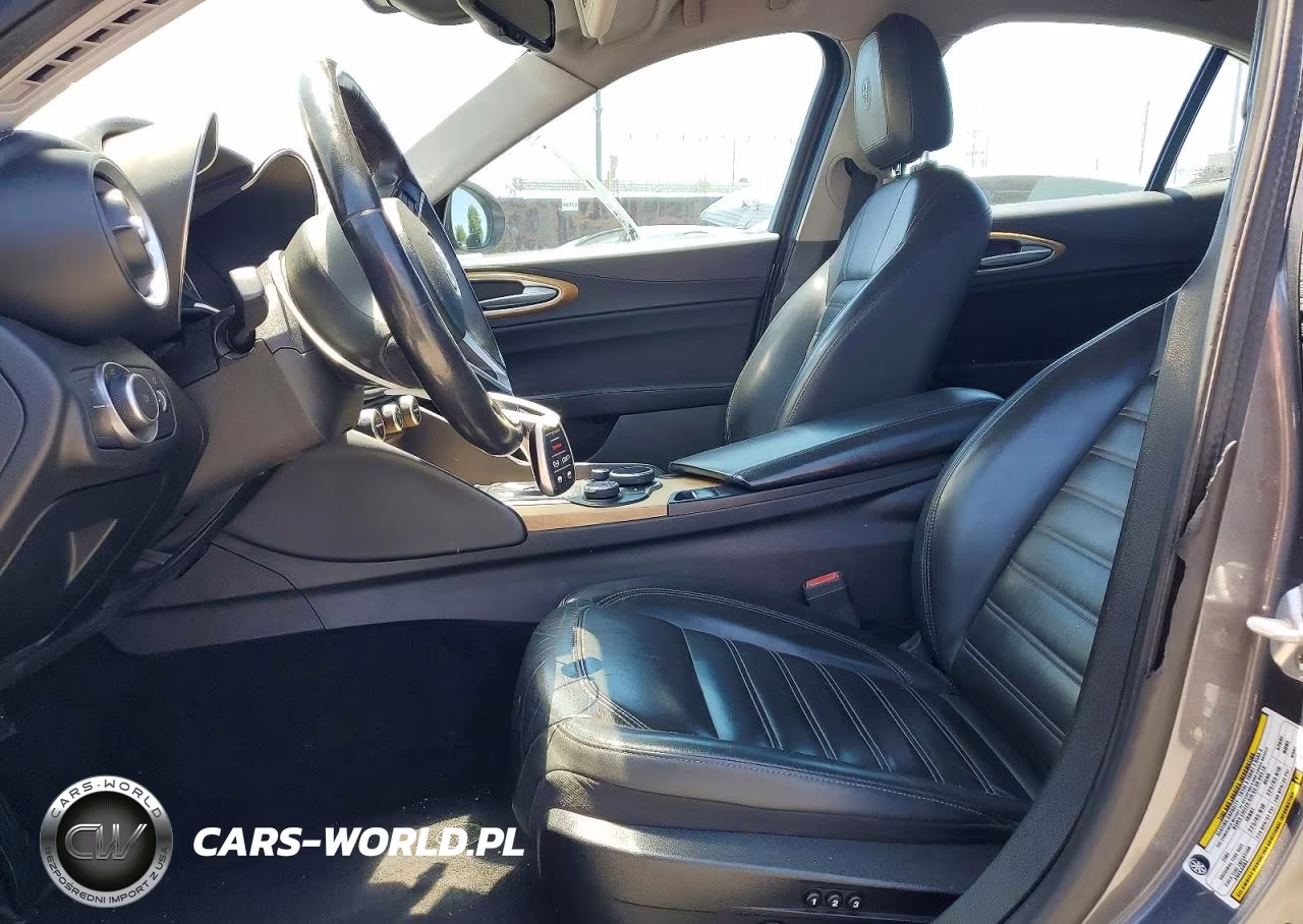2017 Alfa Romeo Giulia Ti Q4 VIN:ZARFAEEN6H7528692 - 7