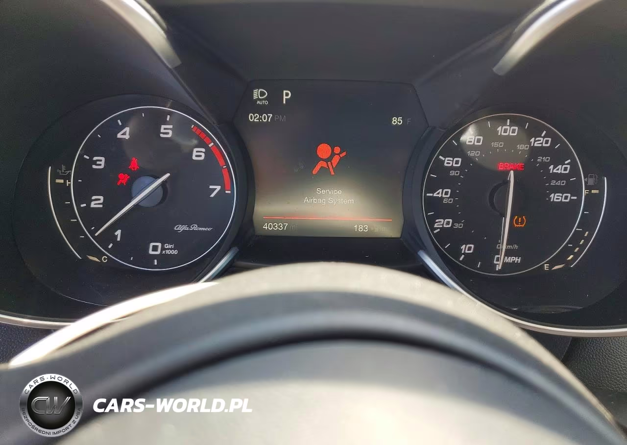 2017 Alfa Romeo Giulia Ti Q4 VIN:ZARFAEEN6H7528692 - 9