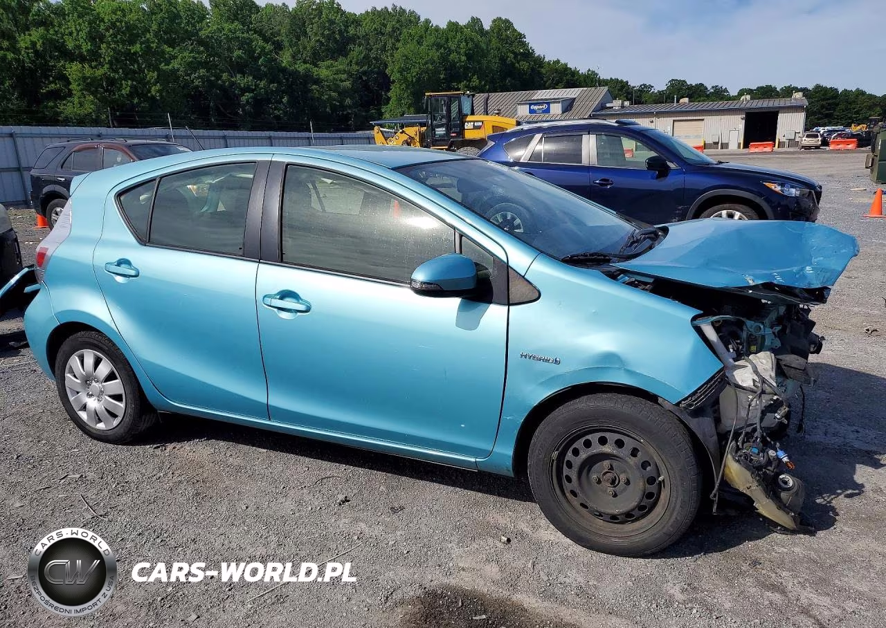 2014 Toyota Prius C One VIN:JTDKDTB30E1084375 - 4