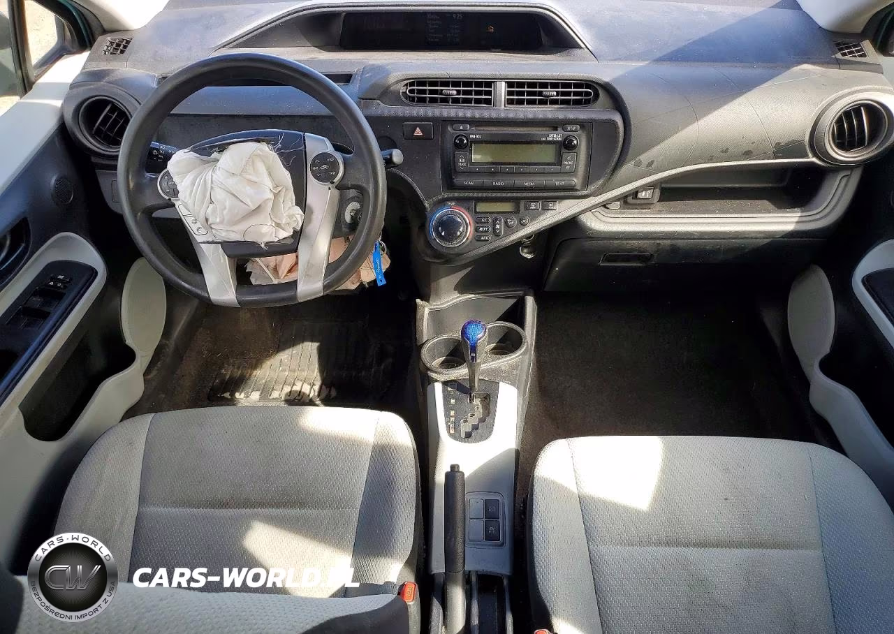 2014 Toyota Prius C One VIN:JTDKDTB30E1084375 - 8