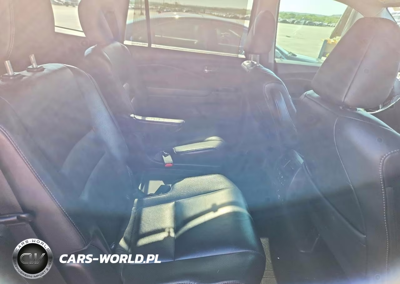 2019 Honda Pilot Touring VIN:5FNYF5H60KB034161 - 10